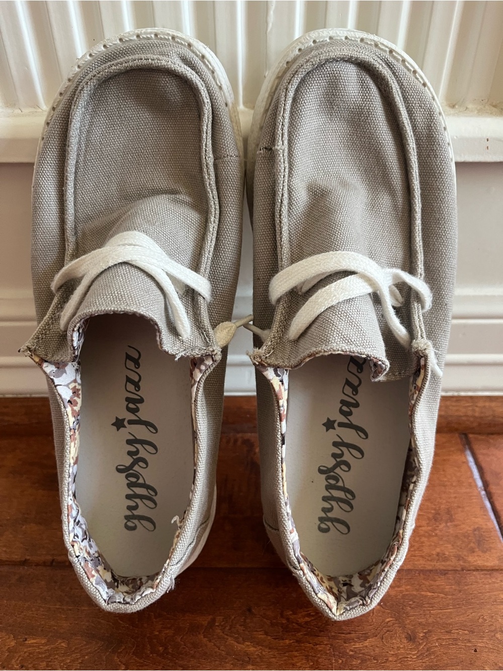 Gypsy Jazz Women’s Slip On Flats Shoes Size 7.5 Harley 7 1/2 Grey Gray Loafers